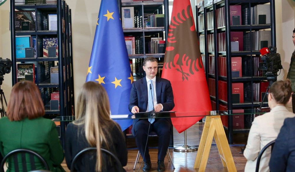 Taksa per kalimin e pronesise, cmimet e references do te amortizohen me 1 per qind ne vit